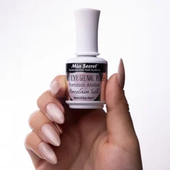Porcelain Silk Cat Eye Gel Polish